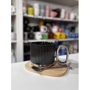 TAZA PREMIUM CON ASA PLATEADA + CUCHARITA Y PLATO DE BAMBU