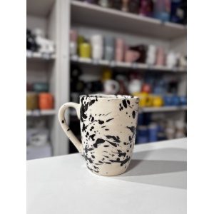TAZA ESTOCOLMO (BLANCA CON MANCHAS NEGRAS)