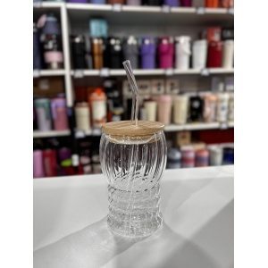 VASO DE VIDRIO ONDULADO CON TAPA DE BAMBU Y SORBETE